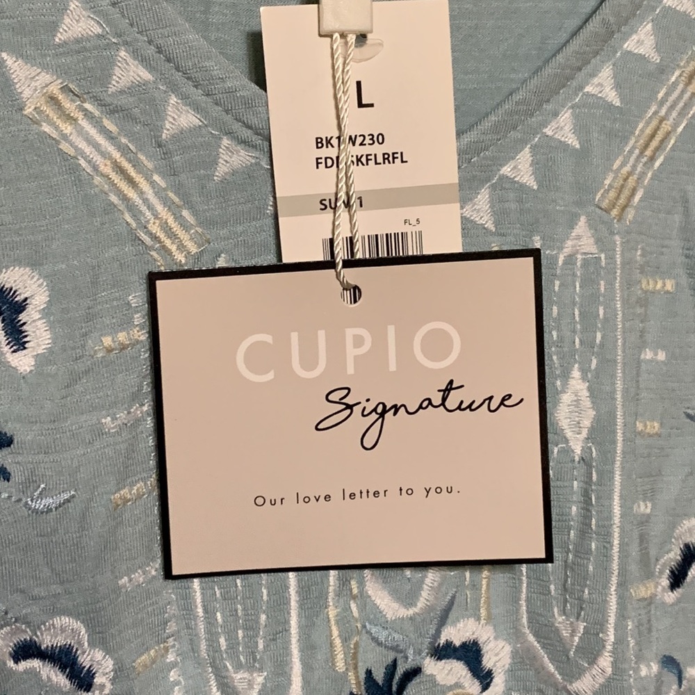 🆕 CUPIO SIGNATURE- Baby Blue , Embroidery Around Neckline Short Sleeve Shirt - Picture 7 of 10